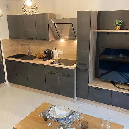 Deux Pieces Moderne Et Chaleureux Apartament